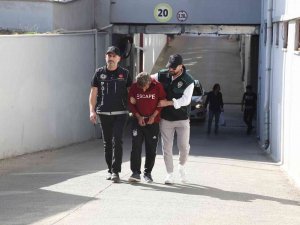 Tişörtünde "Kaçış" Yazılı Torbacı Polisten Kaçamadı