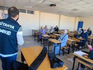 Kütahya’da Tubi̇m Tarafından 68 Anne Ve Anne Adayına Eğitim Verildi