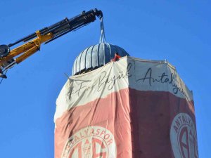 Tarihi Saat Kulesi 80 Yıl Aradan Sonra Kubbesine Kavuştu