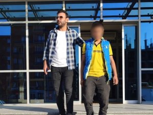 Sırtlandığı Kapıyla Polise Yakalandı