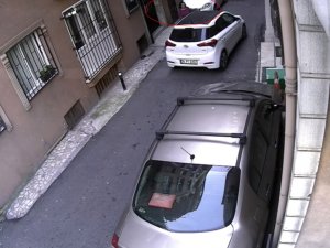 İ̇stanbul’da Korku Dolu Anlar Kamerada: Sevgilisiyle Tartışan Engelli Genç Dehşet Saçtı