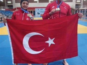 Kuraş Branşında Bilecikli 2 Sporcu Avrupa Şampiyonu Oldu