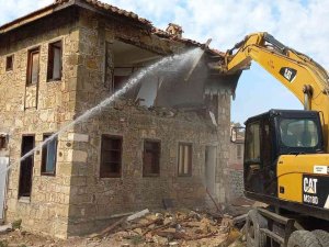 Side Antik Kentte Kaçak Yapılar Yıkılıyor