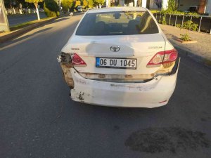 Motosiklet İle Otomobil Çarpıştı: 1 Yaralı