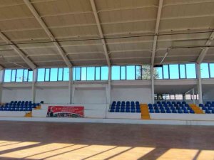 Yarım Asırlık Spor Salonu Yenilendi