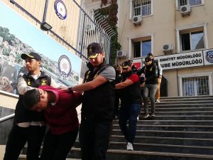 Beyoğlu’nda Kaçırdıkları Garsonu Kalorifere Kelepçeleyerek İşkence Ettiler