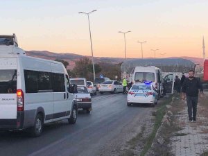 Otomobil Tıra Çarptı: 1 Yaralı