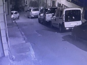 Şişli’de Nefes Kesen Kovalamaca Kamerada: Polis Suçluları Silah Çekip Metrelerce Kovaladı