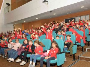 Ödüllü Çocuk Oyunu “Kostüm Odası” Seyircisiyle Buluştu
