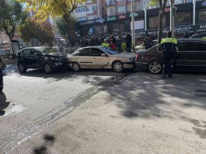 Bilecik’te 4 Aracın Karıştığı Zincirleme Trafik Kazası