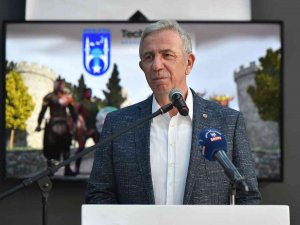 Mansur Yavaş Techbridge Akademi Sertifika Töreninde Gençlerle Buluştu