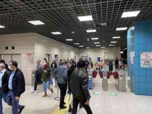 Marmaray’da Seferlerin Durma Sebebi Belirlendi: Yolculardan Biri Yangın Butonuna Bastı