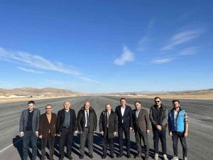 Vali Epcim Ve Başkan Pekmezci, Gümüşhane-bayburt Havalimanında İncelemelerde Bulundu