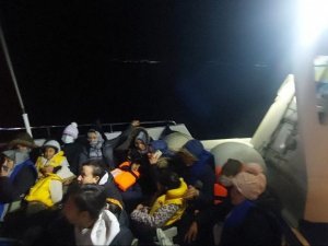 Ayvalık Açıklarında 34 Düzensiz Göçmen Kurtarıldı