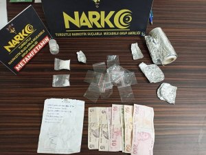 Manisa’da Evlerinde Metamfetamin Ele Geçirilen 3 Şüpheli Tutuklandı