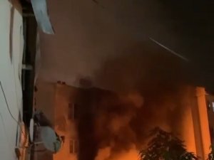 Eşiyle Tartışan Adam 3 Katlı Apartmandaki Kaldığı Daireyi Ateşe Verdi, Dumandan Kendisi Etkilendi