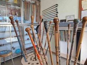 Ceviz Ağacına Şekil Veren Üçüncü Kuşak Baston Ustası