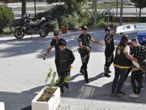 Fethiye’de Kendini Polis Olarak Tanıtan 2 Gaspçı Tutuklandı