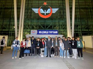 Başkan Altay İ̇stanbul Gezisine Katılan Öğrencilere Trende Eşlik Etti