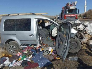 Sivas’ta Feci Kaza: Uzman Çavuş Hayatını Kaybetti 5 Kişi Yaralandı