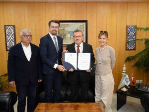 Bursa’da Tıp Öğrencilerine Yeni Burs Desteği