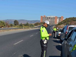 İ̇zmir’de Trafik Denetimleri Hız Kesmeden Devam Ediyor