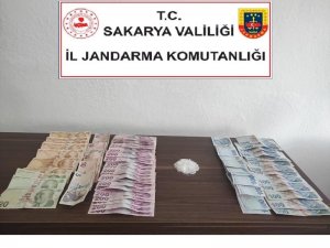 Uyuşturucu Tacirlerine Jandarma Engeli: 2 Gözaltı