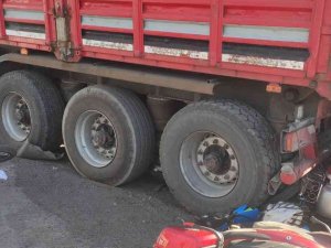 Freni Boşalan Tır, Otomobil İle 15 Motosikleti Ezdi