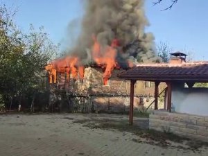 Alevlere Teslim Olan Ev Kullanılamaz Hale Geldi