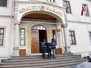 Sinop’ta Yaşlı Kadını Dolandırıp Altınlarını Alan Şahıs Tutuklandı