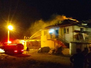 Mantarhanede Çıkan Yangın Eve Sıçradı