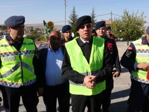 Jandarma Ekipleri Ölümlü Trafik Kazalarını Önlemek İçin Yoğun Mesai Harcıyor