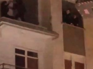 İ̇ntihara Teşebbüs Eden Kadını İtfaiye Eri Son Anda Kurtardı