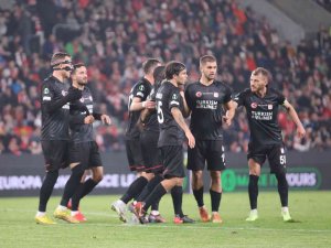 Sivasspor Lider Olarak Son 16’ya Yükseldi