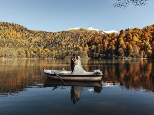 Borçka-Karagöl Sonbaharda Düğün Çekimlerinin Gözde Mekanı