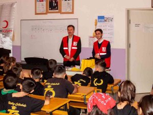Kızılay Haftası Dolayısıyla Çocuklara Bilgilendirici Eğitim Düzenlendi