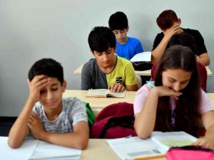 Mersin Büyükşehir Belediyesinin Kurs Merkezleri Öğrencileri Sınavlara Hazırlıyor