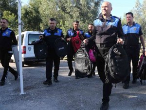 Tarım İşçisi Ailelerin Çocuklarının Yüzünü Polis Güldürdü