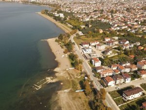 İ̇znik Gölü’nde Tehlikeli Görüntü...sular Altındaki Bazilika Günyüzüne Çıktı