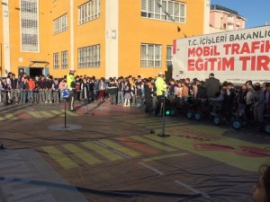 Mobil Trafik Eğitim Tırı Erciş’te