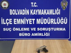 Mahalle Ve Çarşı Bekçileri Ruhsatsız Tabanca Ele Geçirdi