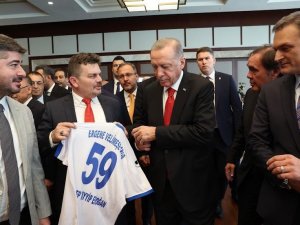 Cumhurbaşkanı Erdoğan’a 59 Numaralı Ergene Velimeşespor Forması