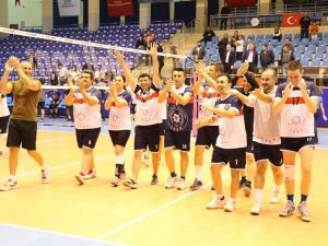 Kurumlararası Voleybol Turnuvası’nda İ̇l Emniyet Müdürlüğü Şampiyon Oldu