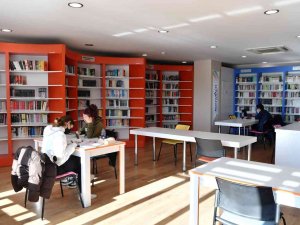 Konyaaltı Kütüphanesi Cumartesi De Açık