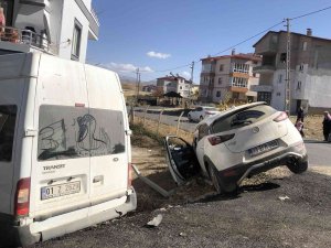 Okul Servisiyle Cip Çarpıştı: 4’ü Çocuk 6 Yaralı