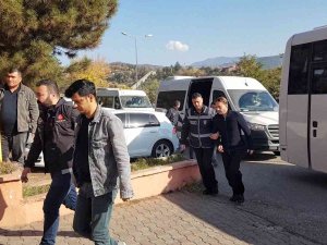 Mahkumlara Uyuşturucu Temin Eden Gardiyanlar Adliyeye Sevk Edildi