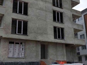 Bastığı Tahta Kırılan İnşaat İşçisi Hastanelik Oldu