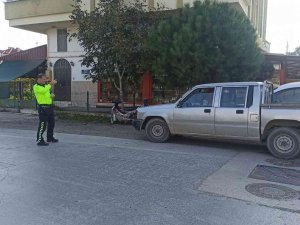 Pikabın Çarptığı Motosiklet Sürücüsü Yaralandı