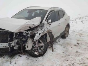 Sahara Geçidi’nde Sis ve Buzlanma Kazayı Beraberinde Getirdi