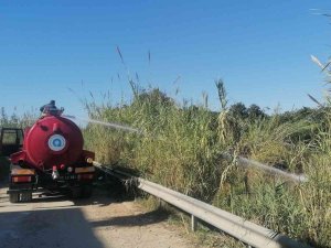 Tanker Yangınına Giden İtfaiyeciler Yanmakta Olan Kamışları Söndürdü